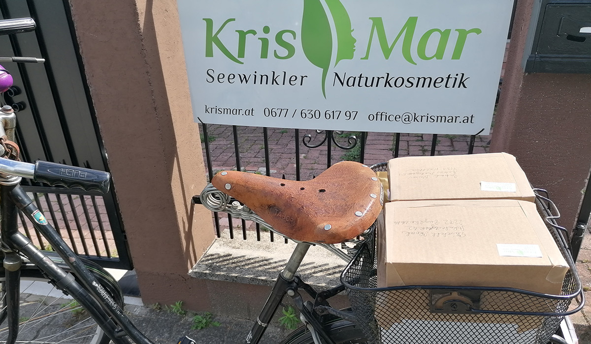 Fahrrad beladen mit Paketen von KrisMar